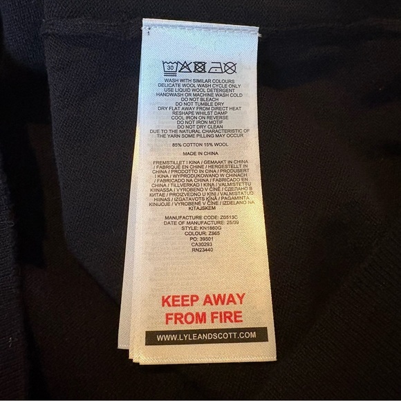 Lyle & Scott Black Wool Blend Men Golfers Embroidery Sweater Size Medium - Picture 7 of 7